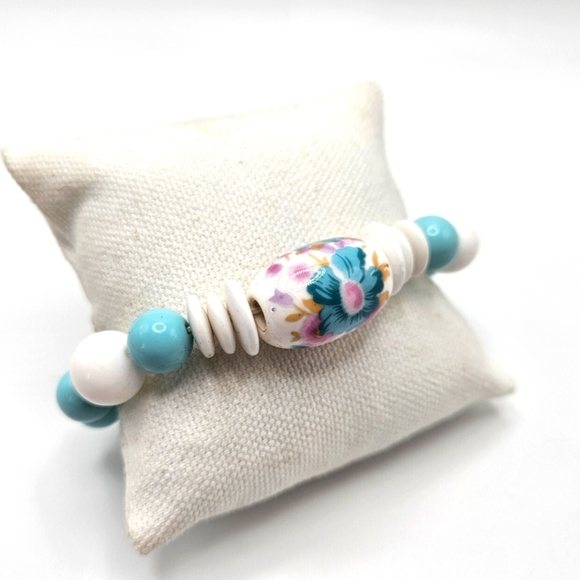VINTAGE Plastic Floral Beaded Blue and White Bracelet Box Clasp - Picture 2 of 6